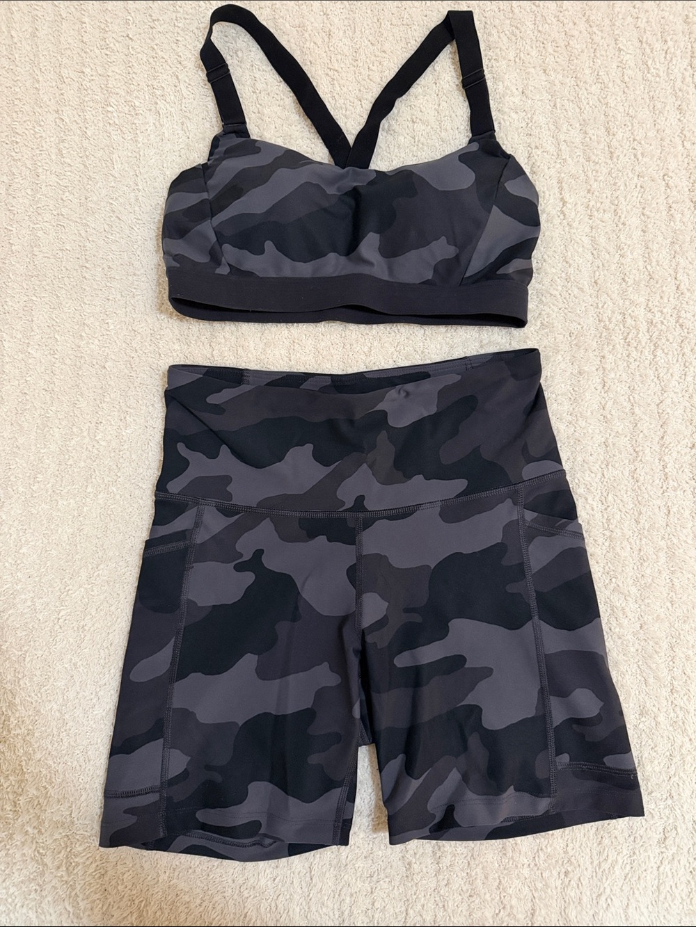 Old Navy Women's Gray & Black Camo Athletic Shorts
